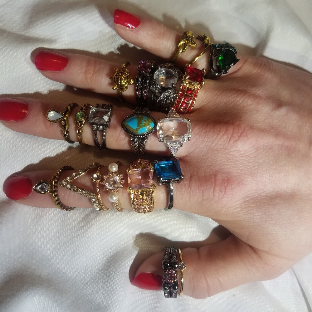 Lot of 20 rings